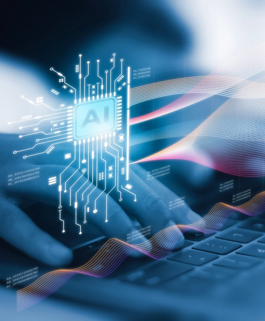 Hände an einer Tastatur mit grafisch dargestelltem KI-Chip-Symbol und Datenströmen